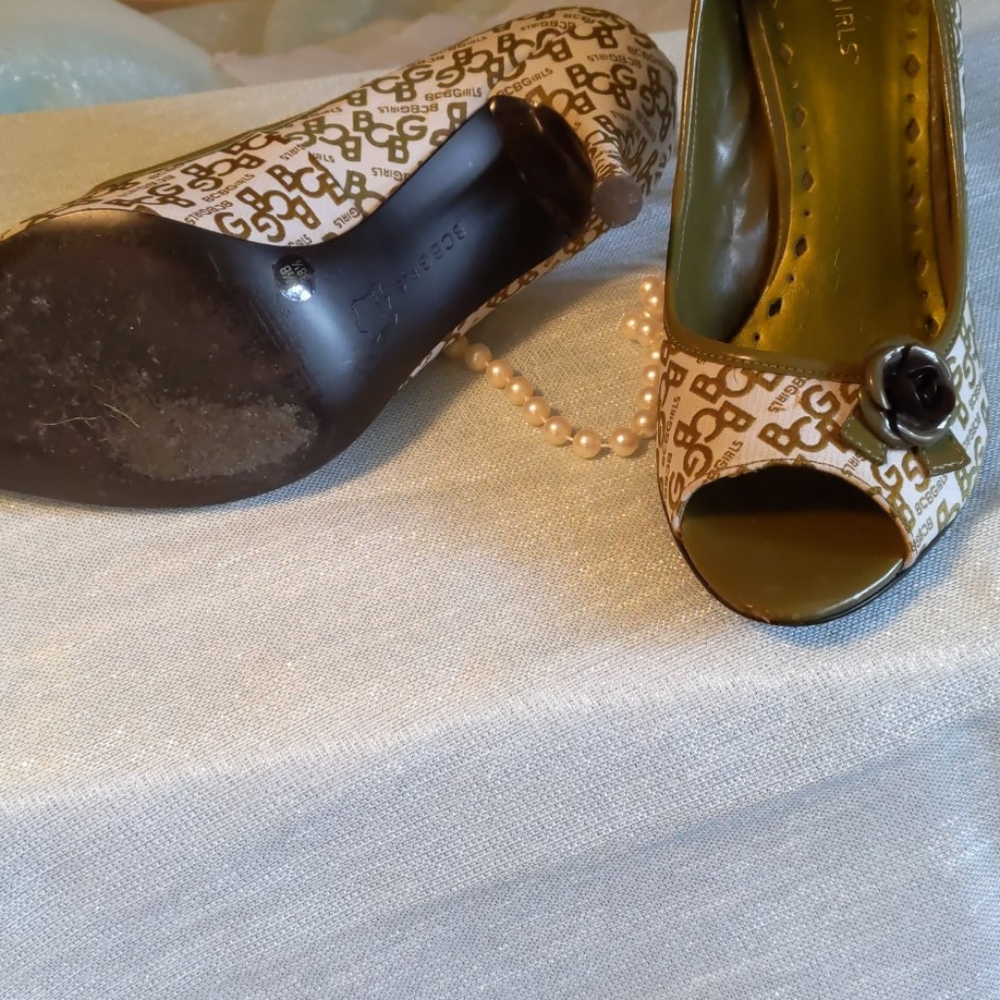 Shoes - Picture 4 of 4
